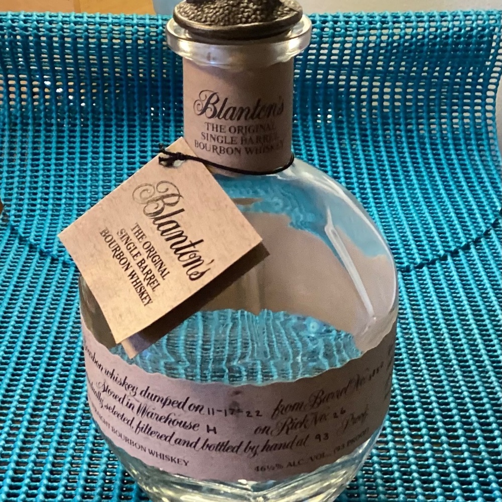 Blanton’ Bourbon Bottle w/ bag - Picture 4 of 7